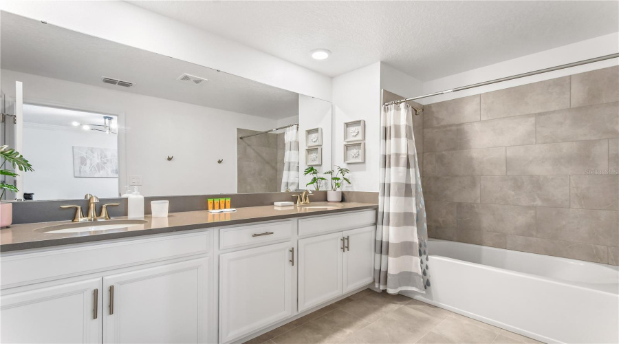 Davenport, Florida 33896, 5 Bedrooms Bedrooms, ,4 Bathroomsbathrooms,Residential,For Sale,Kingsbarn,Mfro6231896