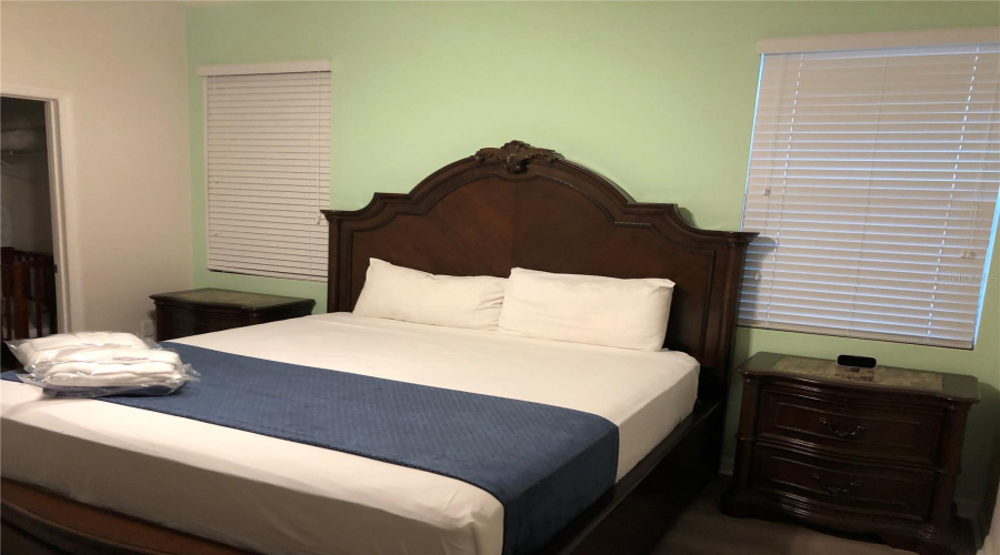 DAVENPORT, Florida 33837, 6 Bedrooms Bedrooms, ,5 BathroomsBathrooms,Residential,For Sale,OAKBOURNE,0,MFRS5110589