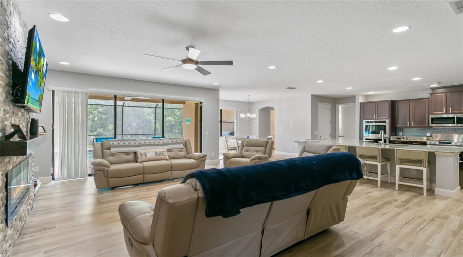 Kissimmee, Florida 34746, 6 Bedrooms Bedrooms, ,4 Bathroomsbathrooms,Residential,For Sale,Bowfin,Mfrs5110517