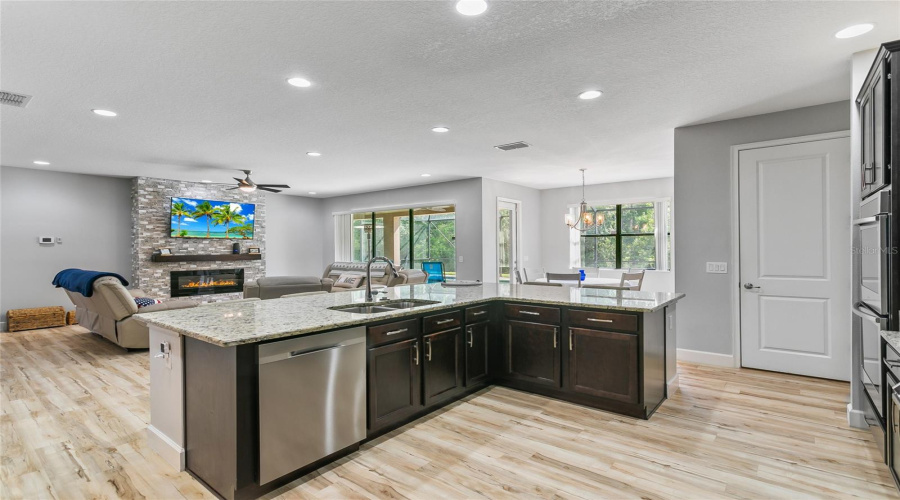 Kissimmee, Florida 34746, 6 Bedrooms Bedrooms, ,4 Bathroomsbathrooms,Residential,For Sale,Bowfin,Mfrs5110517