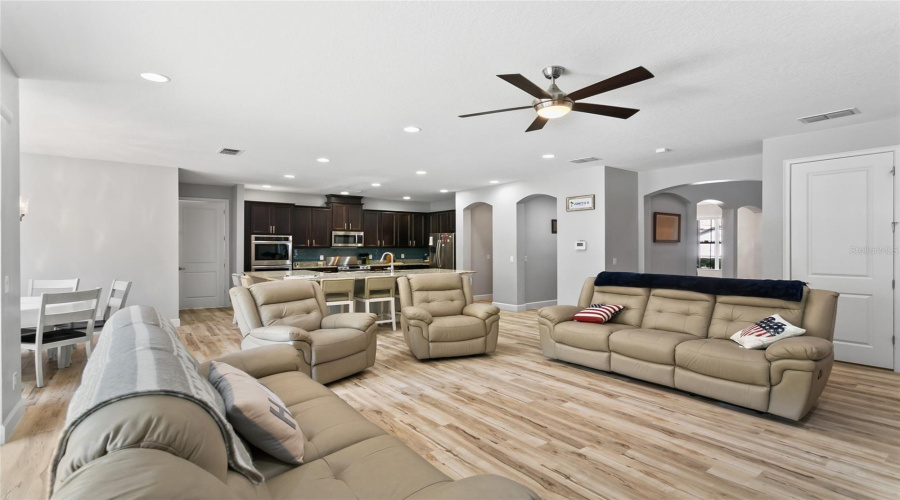 Kissimmee, Florida 34746, 6 Bedrooms Bedrooms, ,4 Bathroomsbathrooms,Residential,For Sale,Bowfin,Mfrs5110517
