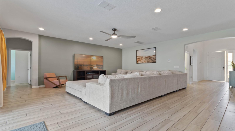 Davenport, Florida 33837, 11 Bedrooms Bedrooms, ,9 Bathroomsbathrooms,Residential,For Sale,Broad Oak,Mfro6147262