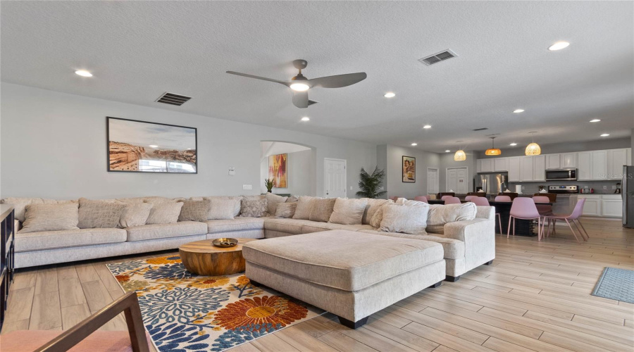 Davenport, Florida 33837, 11 Bedrooms Bedrooms, ,9 Bathroomsbathrooms,Residential,For Sale,Broad Oak,Mfro6147262