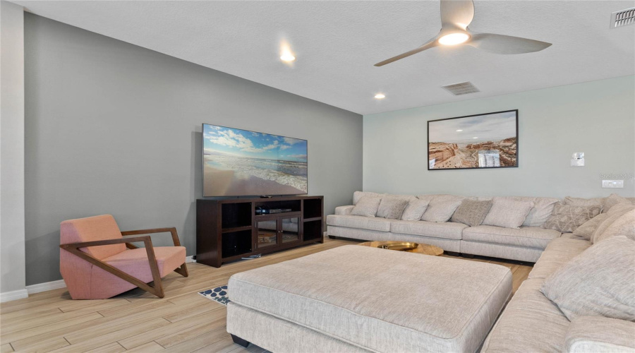 Davenport, Florida 33837, 11 Bedrooms Bedrooms, ,9 Bathroomsbathrooms,Residential,For Sale,Broad Oak,Mfro6147262