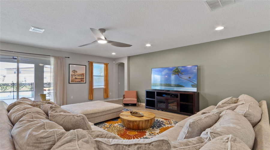Davenport, Florida 33837, 11 Bedrooms Bedrooms, ,9 Bathroomsbathrooms,Residential,For Sale,Broad Oak,Mfro6147262