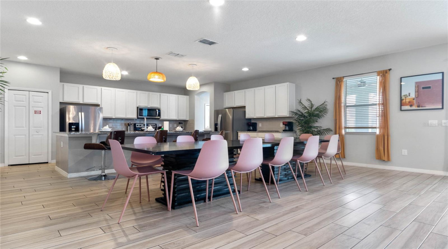 Davenport, Florida 33837, 11 Bedrooms Bedrooms, ,9 Bathroomsbathrooms,Residential,For Sale,Broad Oak,Mfro6147262