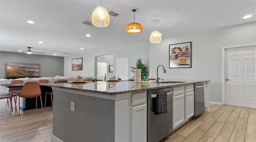Davenport, Florida 33837, 11 Bedrooms Bedrooms, ,9 Bathroomsbathrooms,Residential,For Sale,Broad Oak,Mfro6147262