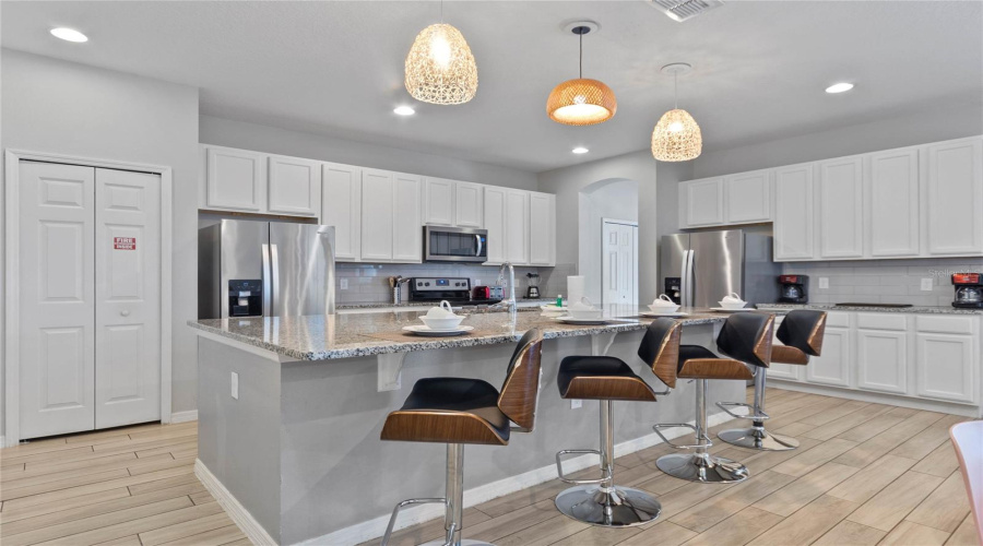 Davenport, Florida 33837, 11 Bedrooms Bedrooms, ,9 Bathroomsbathrooms,Residential,For Sale,Broad Oak,Mfro6147262