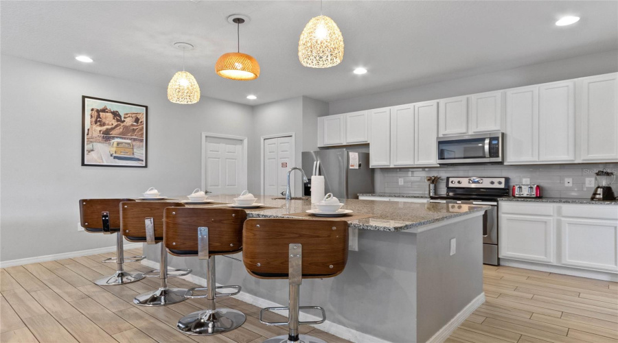 Davenport, Florida 33837, 11 Bedrooms Bedrooms, ,9 Bathroomsbathrooms,Residential,For Sale,Broad Oak,Mfro6147262