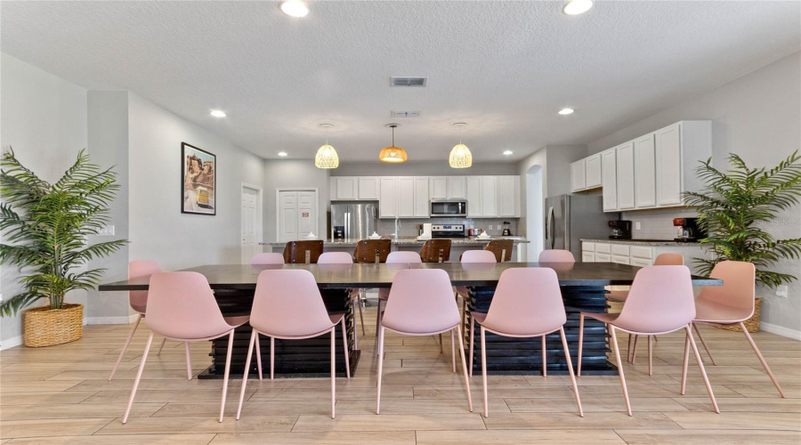 Davenport, Florida 33837, 11 Bedrooms Bedrooms, ,9 Bathroomsbathrooms,Residential,For Sale,Broad Oak,Mfro6147262