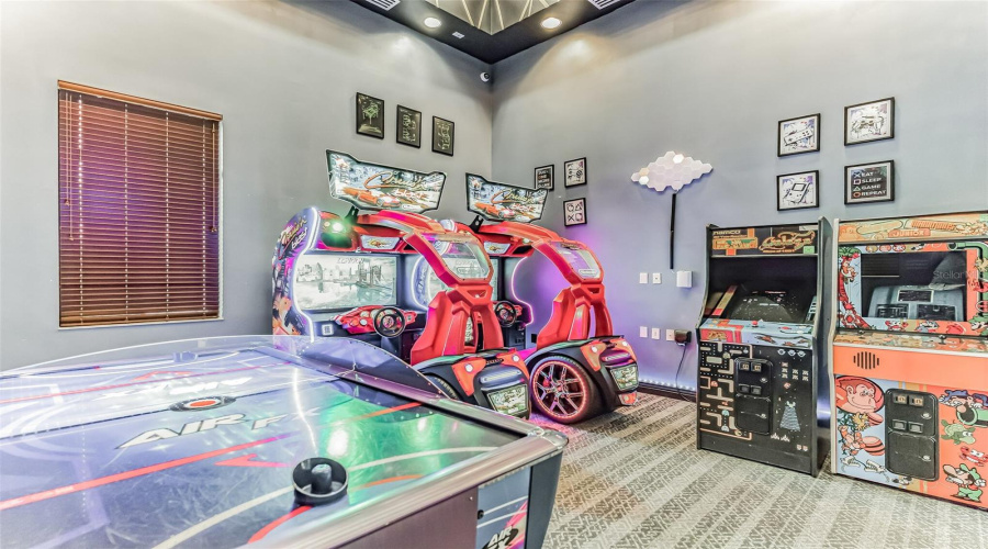 KISSIMMEE, Florida 34747, 5 Bedrooms Bedrooms, ,4 BathroomsBathrooms,Residential,For Sale,DUBAI,0,MFRO6233761