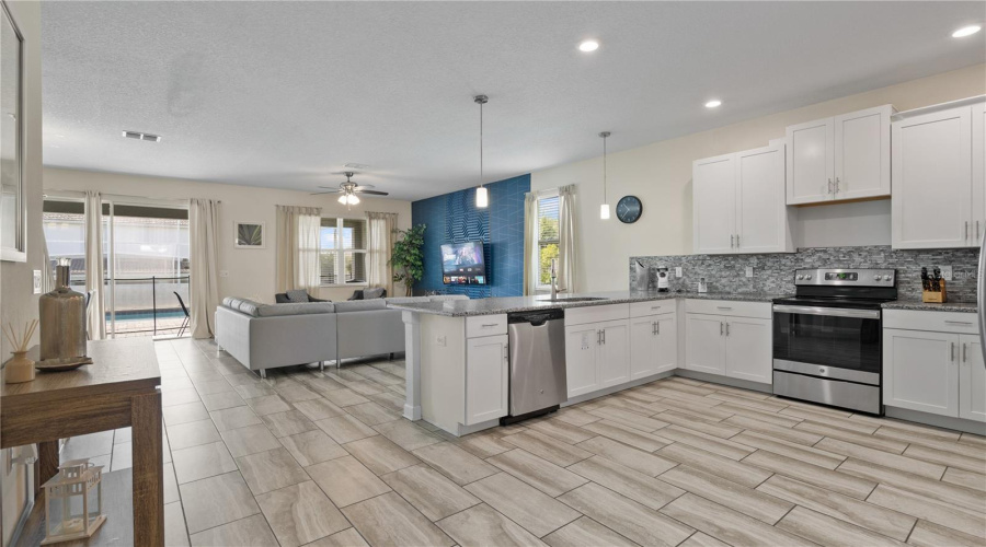 DAVENPORT, Florida 33896, 8 Bedrooms Bedrooms, ,5 BathroomsBathrooms,Residential,For Sale,HAZARD,0,MFRS5071787