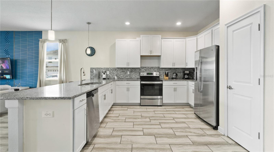 DAVENPORT, Florida 33896, 8 Bedrooms Bedrooms, ,5 BathroomsBathrooms,Residential,For Sale,HAZARD,0,MFRS5071787