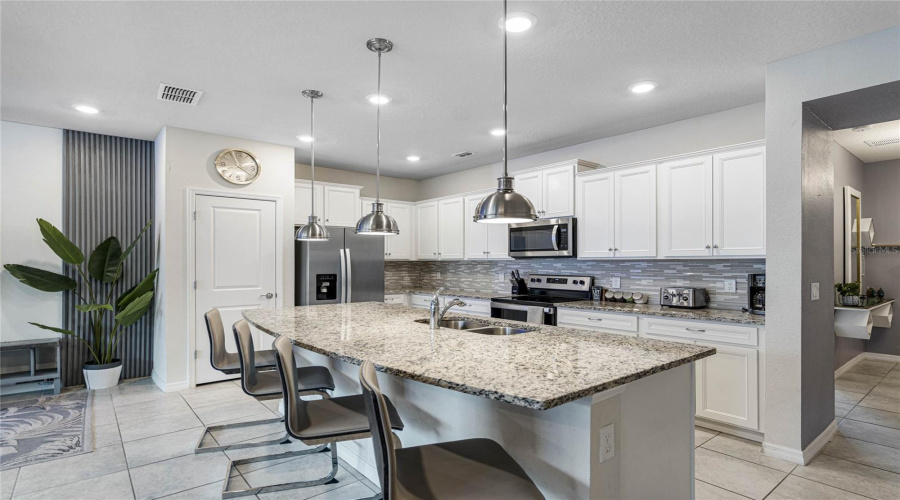 Davenport, Florida 33897, 5 Bedrooms Bedrooms, ,4 Bathroomsbathrooms,Residential,For Sale,Paradise,Mfro6229846