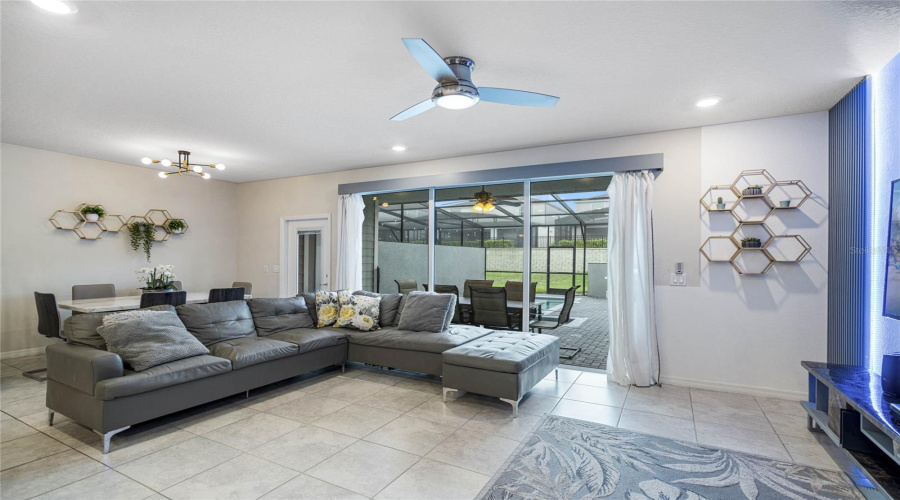 Davenport, Florida 33897, 5 Bedrooms Bedrooms, ,4 Bathroomsbathrooms,Residential,For Sale,Paradise,Mfro6229846