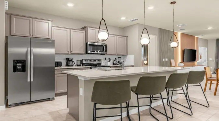 Davenport, Florida 33897, 7 Bedrooms Bedrooms, ,5 Bathroomsbathrooms,Residential,For Sale,Kaipo,Mfro6233962
