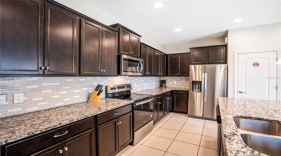 Kissimmee, Florida 34747, 5 Bedrooms Bedrooms, ,4 Bathroomsbathrooms,Residential,For Sale,Dubai,Mfro6235219