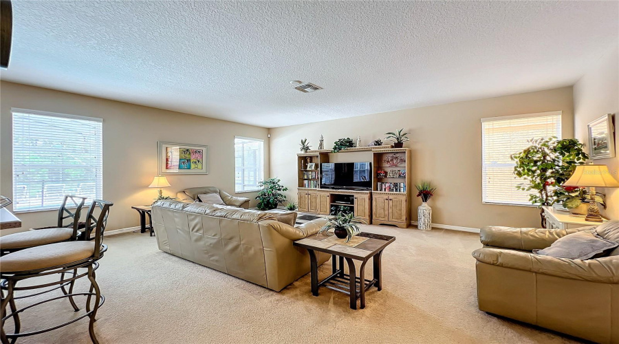 Davenport, Florida 33837, 5 Bedrooms Bedrooms, ,4 Bathroomsbathrooms,Residential,For Sale,Orange Cosmos,Mfrs5109773