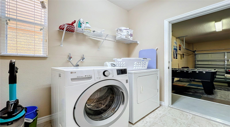 Davenport, Florida 33837, 5 Bedrooms Bedrooms, ,4 Bathroomsbathrooms,Residential,For Sale,Orange Cosmos,Mfrs5109773