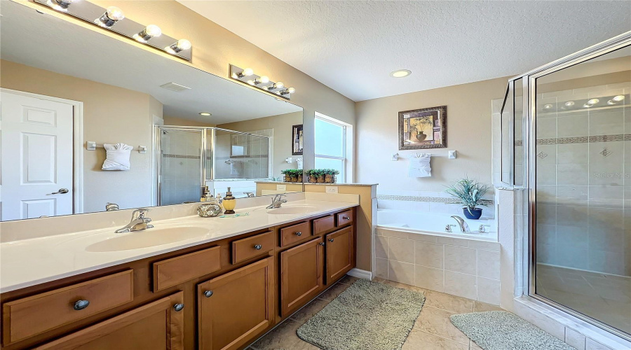 Davenport, Florida 33837, 5 Bedrooms Bedrooms, ,4 Bathroomsbathrooms,Residential,For Sale,Orange Cosmos,Mfrs5109773
