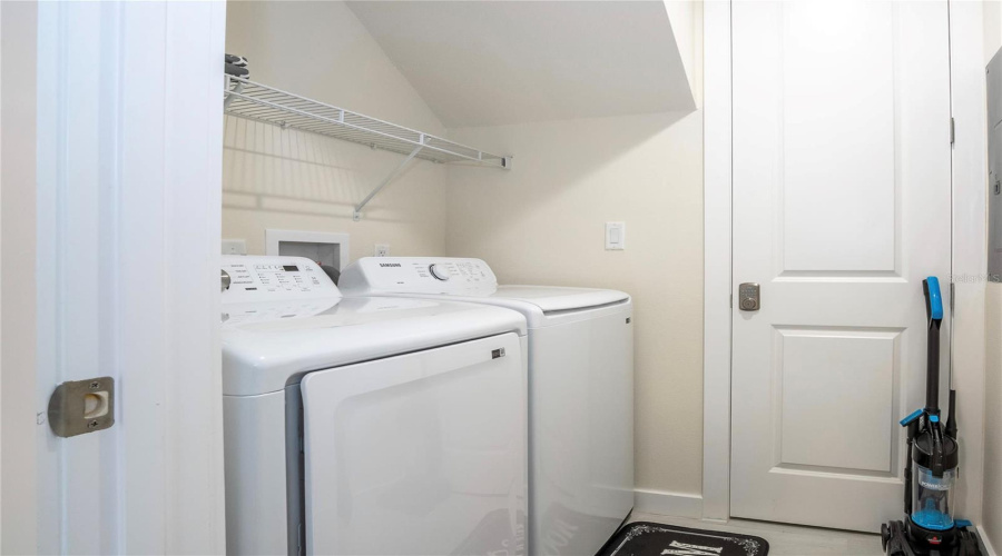 KISSIMMEE, Florida 34747, 5 Bedrooms Bedrooms, ,5 BathroomsBathrooms,Residential,For Sale,SUNFLOWER,0,MFRO6235155