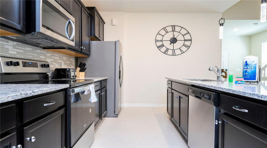 DAVENPORT, Florida 33897, 7 Bedrooms Bedrooms, ,5 BathroomsBathrooms,Residential,For Sale,KAIPO,0,MFRO6237680