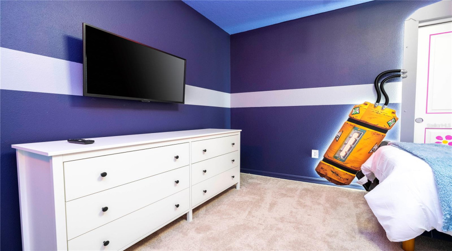 DAVENPORT, Florida 33897, 7 Bedrooms Bedrooms, ,5 BathroomsBathrooms,Residential,For Sale,KAIPO,0,MFRO6237680