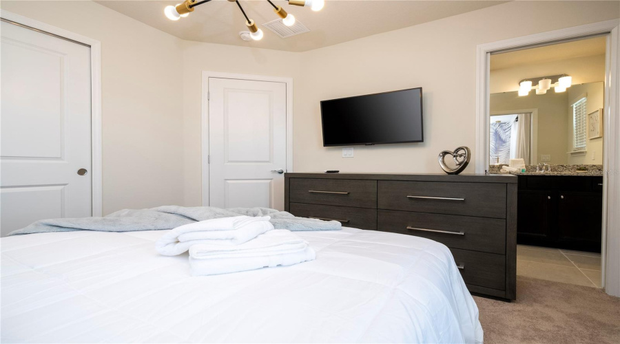 DAVENPORT, Florida 33897, 7 Bedrooms Bedrooms, ,5 BathroomsBathrooms,Residential,For Sale,KAIPO,0,MFRO6237680