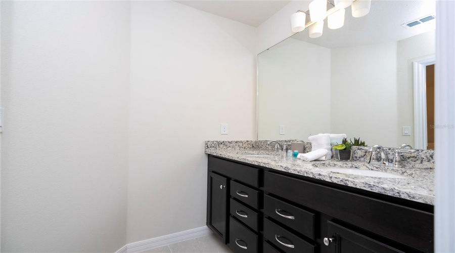 DAVENPORT, Florida 33897, 7 Bedrooms Bedrooms, ,5 BathroomsBathrooms,Residential,For Sale,KAIPO,0,MFRO6237680