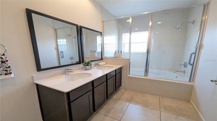 Kissimmee, Florida 34746, 2 Bedrooms Bedrooms, ,2 Bathroomsbathrooms,Residential,For Sale,Triumph,Mfro6237766