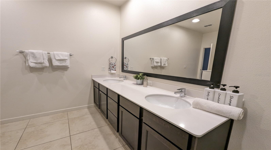 Kissimmee, Florida 34746, 2 Bedrooms Bedrooms, ,2 Bathroomsbathrooms,Residential,For Sale,Triumph,Mfro6237766