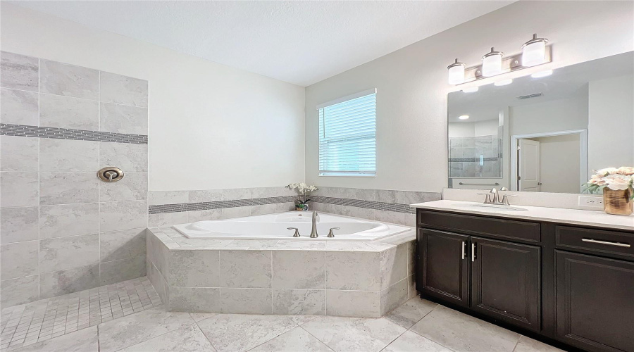 DAVENPORT, Florida 33896, 4 Bedrooms Bedrooms, ,2 BathroomsBathrooms,Residential,For Sale,BLACKWOLF RUN RD,0,MFRO6237730