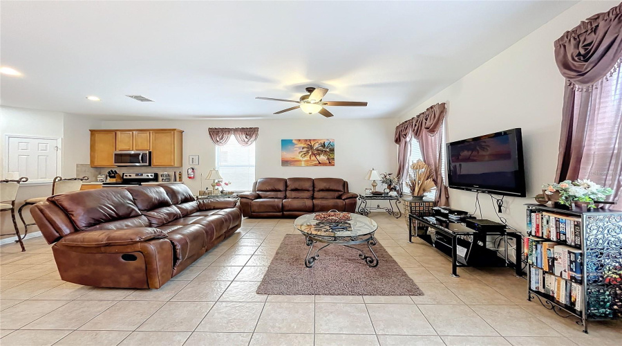 Davenport, Florida 33837, 4 Bedrooms Bedrooms, ,4 Bathroomsbathrooms,Residential,For Sale,Orange Cosmos,Mfrg5086625