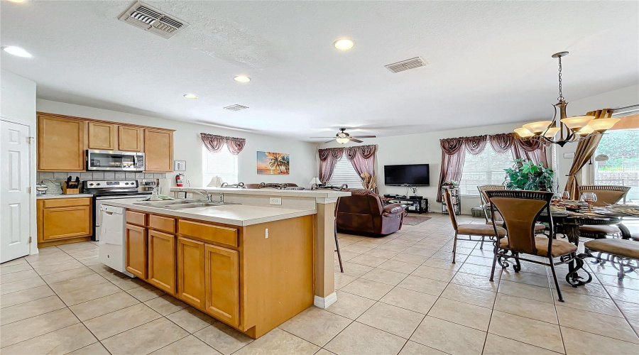 Davenport, Florida 33837, 4 Bedrooms Bedrooms, ,4 Bathroomsbathrooms,Residential,For Sale,Orange Cosmos,Mfrg5086625