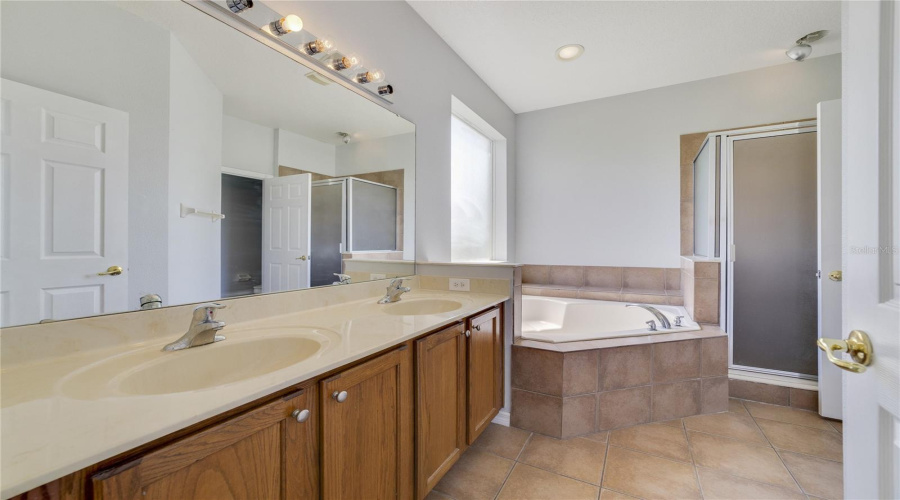 KISSIMMEE, Florida 34746, 5 Bedrooms Bedrooms, ,4 BathroomsBathrooms,Residential,For Sale,BOATING,0,MFRO6238925