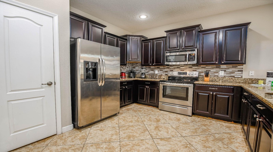 DAVENPORT, Florida 33896, 7 Bedrooms Bedrooms, ,5 BathroomsBathrooms,Residential,For Sale,EL CARO,0,MFRO6237037