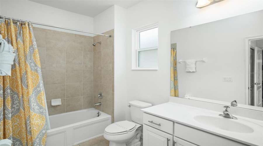 DAVENPORT, Florida 33837, 6 Bedrooms Bedrooms, ,5 BathroomsBathrooms,Residential,For Sale,OAKBOURNE,0,MFRO6238674