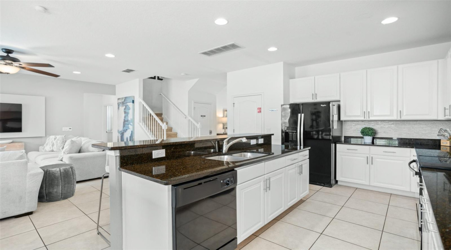 DAVENPORT, Florida 33837, 6 Bedrooms Bedrooms, ,5 BathroomsBathrooms,Residential,For Sale,OAKBOURNE,0,MFRO6238674