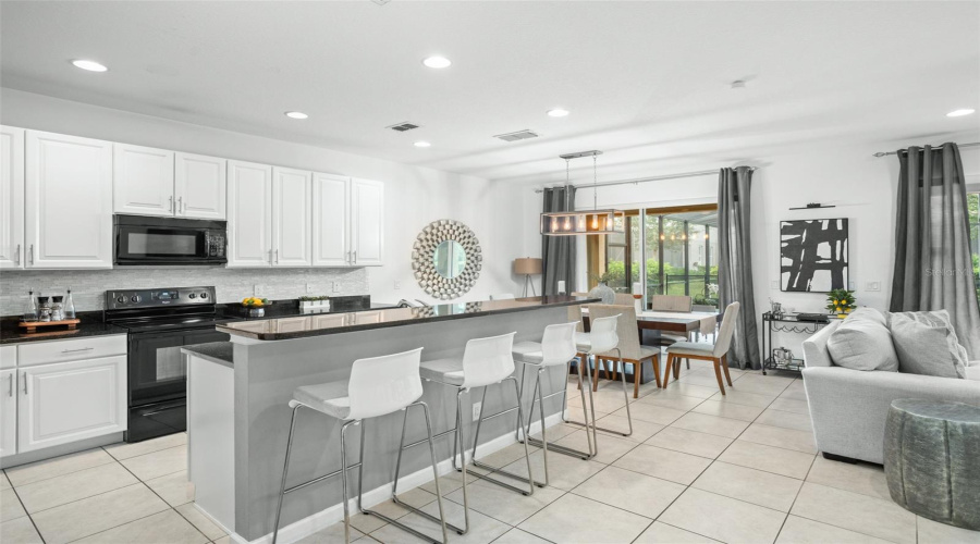 DAVENPORT, Florida 33837, 6 Bedrooms Bedrooms, ,5 BathroomsBathrooms,Residential,For Sale,OAKBOURNE,0,MFRO6238674