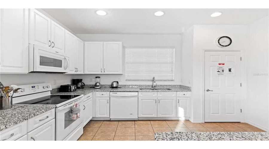 DAVENPORT, Florida 33837, 4 Bedrooms Bedrooms, ,4 BathroomsBathrooms,Residential,For Sale,ROSEMONT,0,MFRO6238719