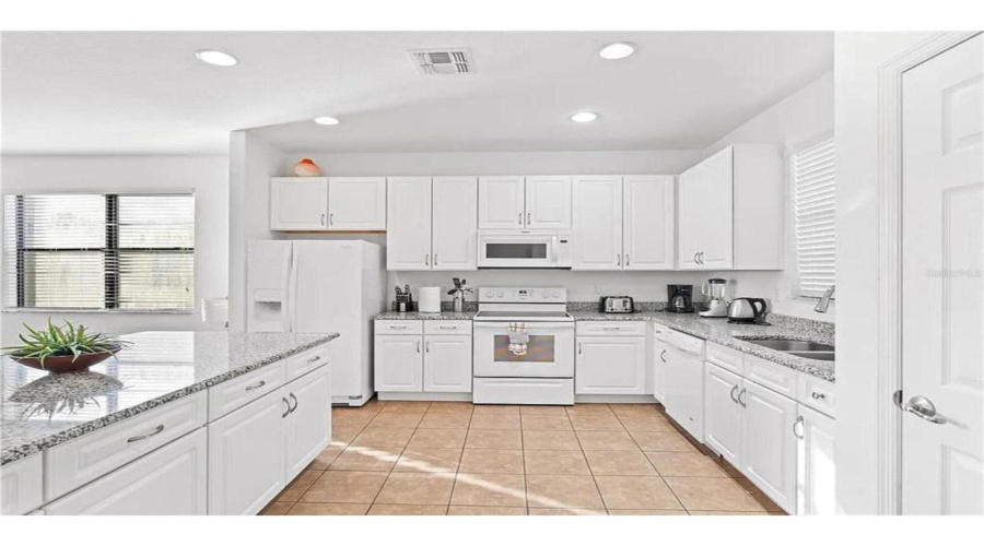DAVENPORT, Florida 33837, 4 Bedrooms Bedrooms, ,4 BathroomsBathrooms,Residential,For Sale,ROSEMONT,0,MFRO6238719