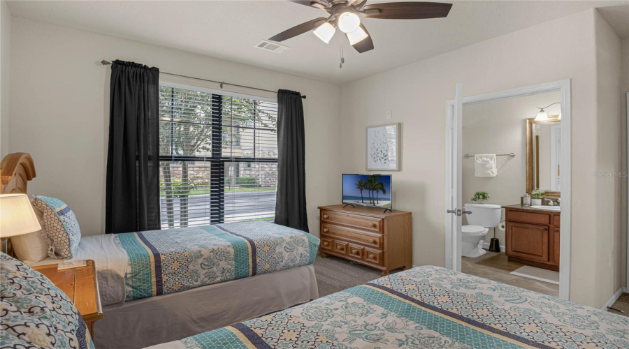 Guest Bedroom With Twin Beds