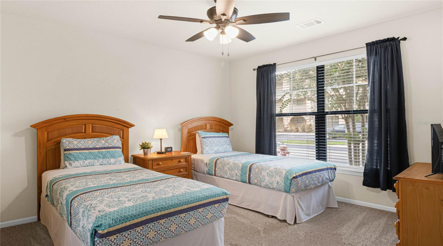 Guest Bedroom With Twin Beds