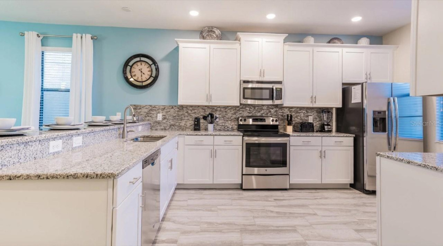 DAVENPORT, Florida 33896, 5 Bedrooms Bedrooms, ,4 BathroomsBathrooms,Residential,For Sale,ROLLING FAIRWAYS,0,MFRS5111635