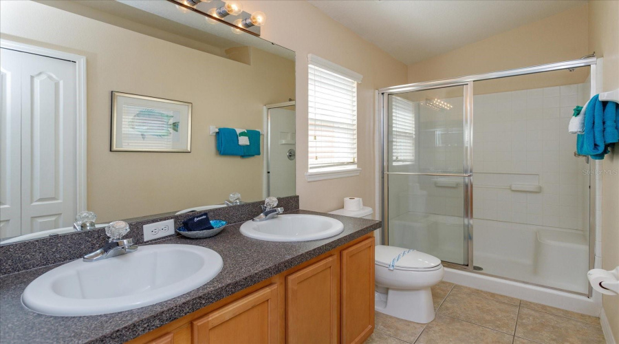 DAVENPORT, Florida 33896, 5 Bedrooms Bedrooms, ,3 BathroomsBathrooms,Residential,For Sale,ROYAL RIDGE DR,0,MFRT3397722