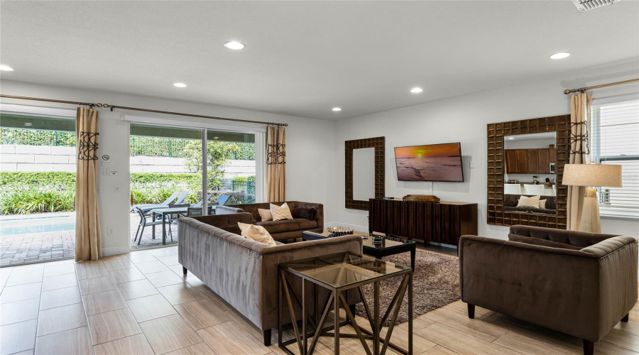 KISSIMMEE, Florida 34747, 5 Bedrooms Bedrooms, ,5 BathroomsBathrooms,Residential,For Sale,PENDANT,0,MFRS5112064