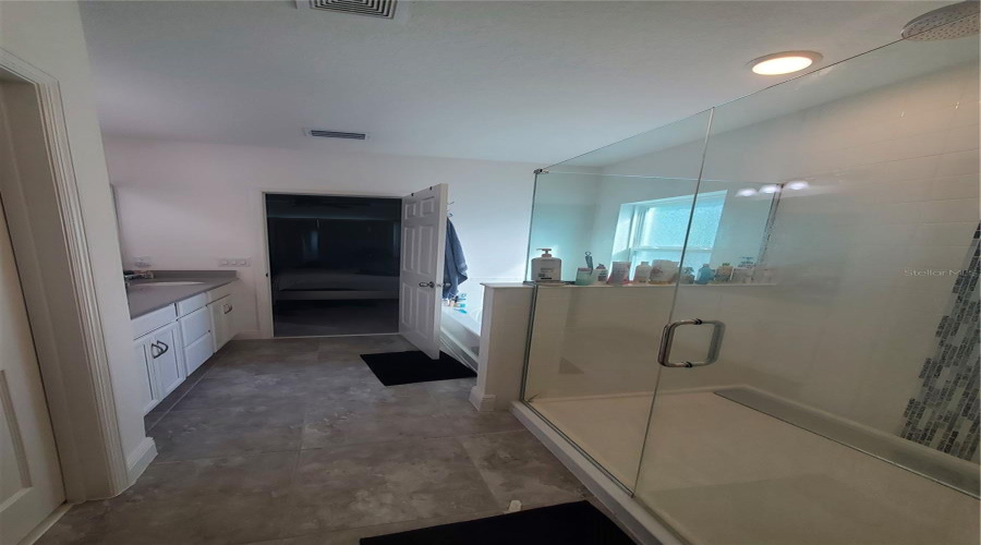 DAVENPORT, Florida 33837, 4 Bedrooms Bedrooms, ,2 BathroomsBathrooms,Residential,For Sale,AVENAL,0,MFRO6148834