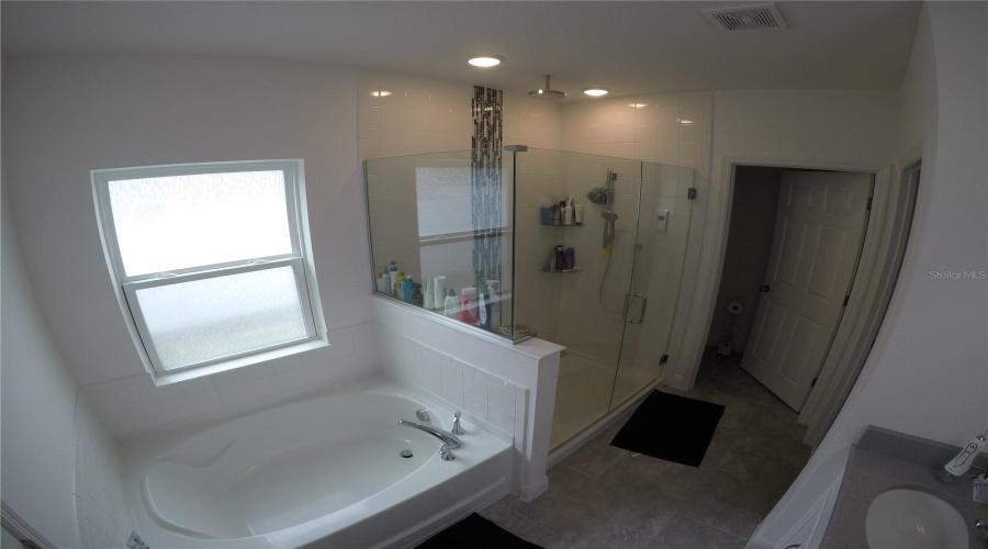 DAVENPORT, Florida 33837, 4 Bedrooms Bedrooms, ,2 BathroomsBathrooms,Residential,For Sale,AVENAL,0,MFRO6148834