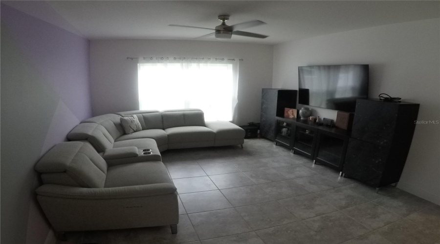 DAVENPORT, Florida 33837, 4 Bedrooms Bedrooms, ,2 BathroomsBathrooms,Residential,For Sale,AVENAL,0,MFRO6148834