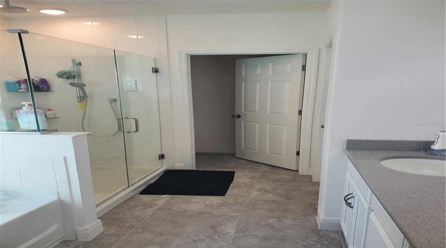 DAVENPORT, Florida 33837, 4 Bedrooms Bedrooms, ,2 BathroomsBathrooms,Residential,For Sale,AVENAL,0,MFRO6148834